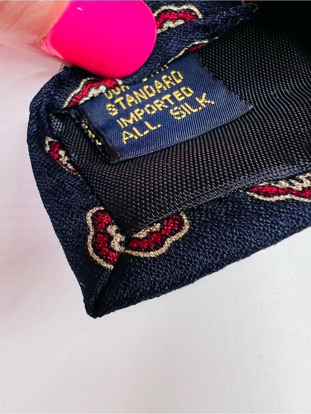 Cable Car Clothiers Navy Blue /Red & White Medallion 100% Silk Men’s Neck Tie